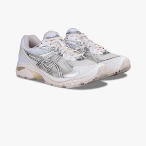 ASICS Metallic/Pure Silver and White Sneakers - Above the Clouds US 7.5/ EU 39